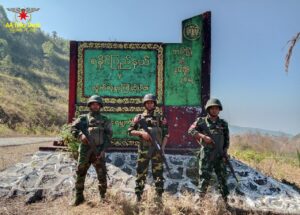 ကျောက်ဖြူမြို့နယ်၊ နှမ်းဖဲတောင်နှင့်မင်းတက်တောင်ကြား၌ စစ်တပ်စစ်ကြောင်း ၂ ခုကို AA တပ်ဖွဲ့က တိုက်ခိုက်ချေမှုန်းမှု စစ်မှုထမ်းစစ်သား ၁၀၀ ကျော် သေဆုံး