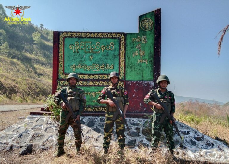 ကျောက်ဖြူမြို့နယ်၊ နှမ်းဖဲတောင်နှင့်မင်းတက်တောင်ကြား၌ စစ်တပ်စစ်ကြောင်း ၂ ခုကို AA တပ်ဖွဲ့က တိုက်ခိုက်ချေမှုန်းမှု စစ်မှုထမ်းစစ်သား ၁၀၀ ကျော် သေဆုံး
