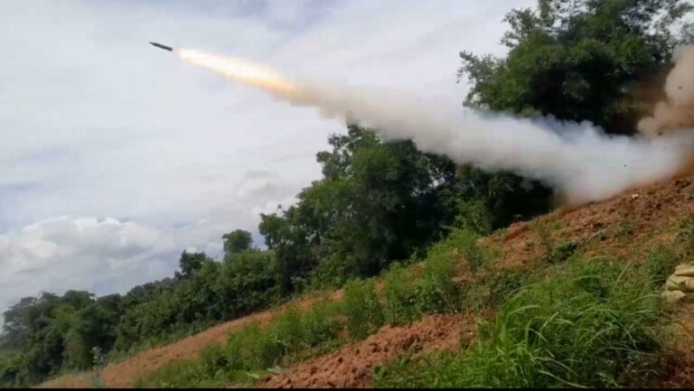 သပိတ်ကျင်းမြို့နယ်၊ အမှတ် ၁၃ တပ်မတော်လေ့ကျင့်ရေးသင်တန်းကျောင်းကို ရှော့တိုက်ဒုံးများဖြင့် ပစ်ခတ်တိုက်ခိုက်