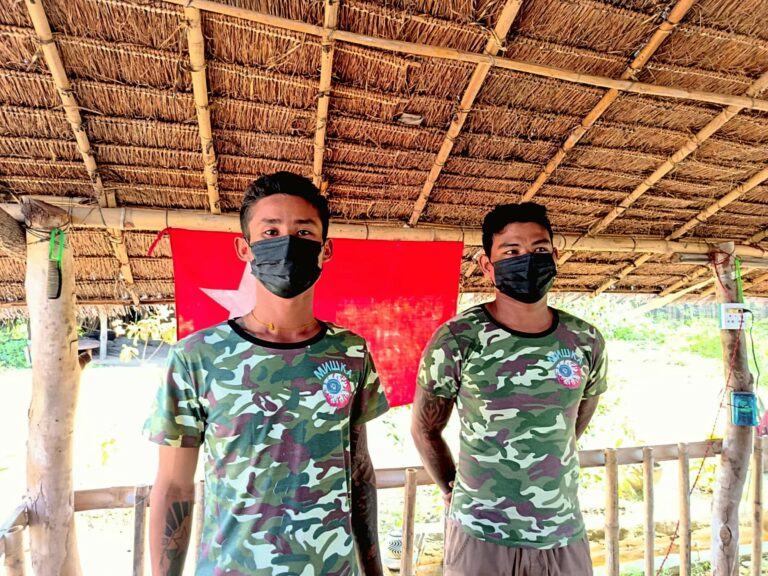မုံရွာမြို့နယ်တွင် တပ်ကြပ်အဆင့်ဖြင့် ထောင်ကျခံပြီးနှုတ်ထွက်ထားသူ စစ်မှုထမ်းတပ်သား အပါအ ဝင် ၂ ဦး အလင်းဝင်