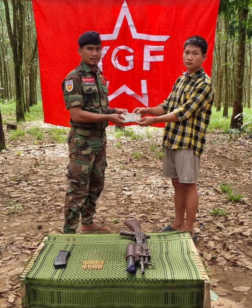 ရေးမြို့နယ်အခြေစိုက် ခမရ ၅၉၁ တပ်ရင်းမှ စစ်မှုထမ်းတပ်သားတစ်ဦး လက်နက်ခဲယမ်းများနှင့် အတူ အလင်းဝင်