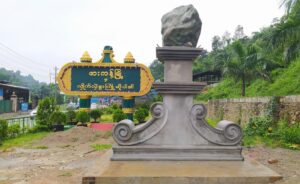 ဖားကန့်မြို့တွင် တိုက်ပွဲဆက်လက်ပြင်းထန်နေပြီး စစ်ကောင်စီတပ်က ပြည်သူလူထုကို ဦးတည်၍ လက်နက်ကြီးဖြင့် ပစ်ခတ်မှုကြောင့် ကလေးငယ်တစ်ဦး အပါအဝင် ပြည်သူ ၃ ဦးသေဆုံး