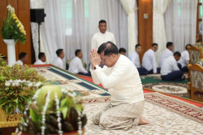 အကြမ်းဖက်စစ်ခေါင်းဆောင်မင်းအောင်လှိုင် မင်းဘူးမြို့သို့ ရောက်ရှိနေသည်ဟု မြို့ကို ပိတ်ဆို့ထား