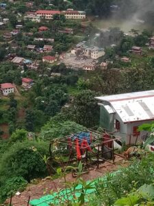 ဖားဆောင်းမြို့နယ်၊ မော်ချီးဒေသရှိ လိုခါးလိုဆေးရုံကို စစ်တပ်က ၂ ရက်ဆက်တိုက် လေကြောင်း ကင်းထောက်ပြီး ဗုံးကျဲတိုက်ခိုက်မှု ကလေးတစ်ဦးအပါအဝင် ပြည်သူ ၂ ဦး ထိခိုက်ဒဏ်ရာရရှိပြီး ဆေးရုံပျက်စီး
