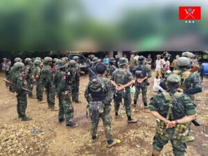 ရေဖြူမြို့နယ်၊ ကော့လှိုင်ကျေးရွာအနီးဝင်ရောက်လာသော စစ်ကြောင်းကို တိုက်ခိုက်မှု စစ်တပ် အရာရှိ ၃ ဦး အပါအဝင် ၁၇ ဦးသေဆုံး (ရုပ်သံ)