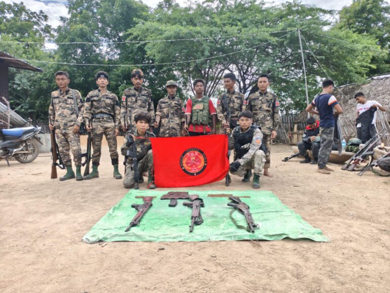 မြင်းမူမြို့နယ်၊ စစ်ကိုင်း-မုံရွာလမ်းပေါ်တွင် ကင်းပုန်းဝပ်ရန်ထွက်လာသော စစ်သားများကို တိုက်ခိုက် မှု စစ်သား ၃ ဦး သေဆုံးပြီး လက်နက် ၃ လက်သိမ်းဆည်းရရှိ