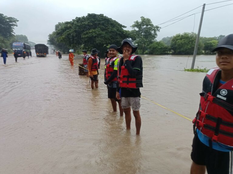 နေပြည်တော်၊ တပ်ကုန်းမြို့ တဝိုက်တွင် ရေကြီးနေပြီး ပြည်သူများစွာကို ကယ်ထုတ်နေရ