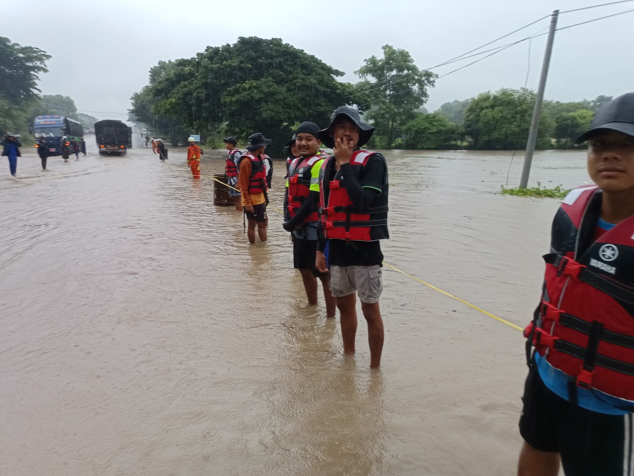 နေပြည်တော်၊ တပ်ကုန်းမြို့ တဝိုက်တွင် ရေကြီးနေပြီး ပြည်သူများစွာကို ကယ်ထုတ်နေရ