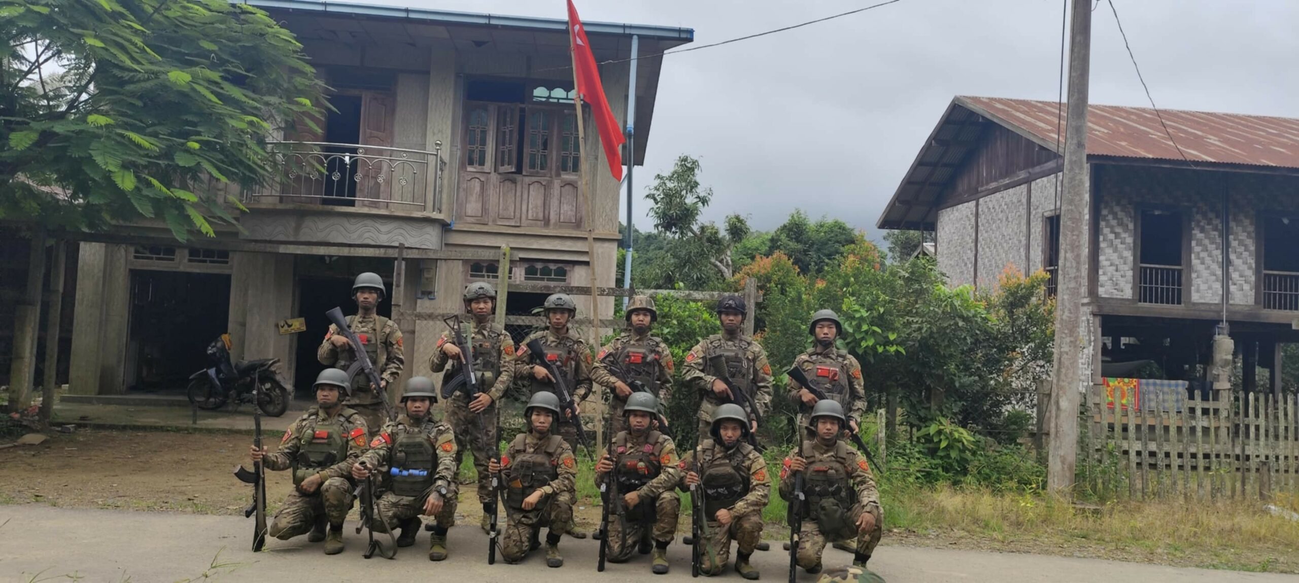ဗန်းမောက်မြို့ သိမ်းတိုက်ပွဲအတွင်း စစ်သုံ့ပန်းများနှင့်အတူ လက်နက်ခဲယမ်းအမြောက်အများ သိမ်း ဆည်းရရှိ
