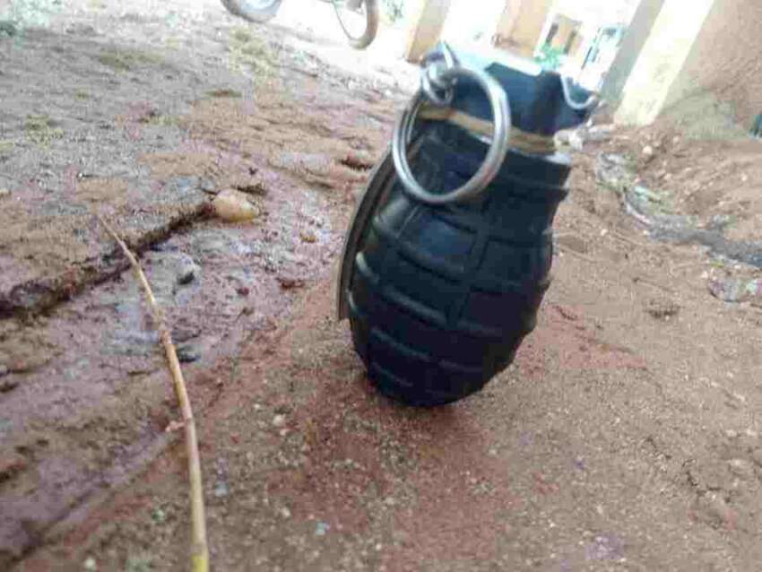 မြောက်ဒဂုံမြို့နယ်၊ မဝတလမ်းဆုံအနီးရှိ မြို့နယ်ထွေအုပ်ရုံးနှင့် ယာဉ်ထိန်းရဲရုံးတို့ကို လက်ပစ်ဗုံးများ ဖြင့် ဖောက်ခွဲတိုက်ခိုက်