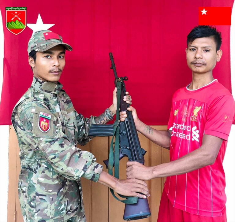 စစ်တပ်ကတောင်းသည့် စစ်မှုထမ်းကြေး ၁၁ သိန်းမပေးနိုင်သဖြင့် ဝင်ရောက်ခဲ့ရသူ စစ်မှုထမ်း တပ်သား ဒုတပ်ကြပ်တစ်ဦး လက်နက်ခဲယမ်းများနှင့်အတူ အလင်းဝင်
