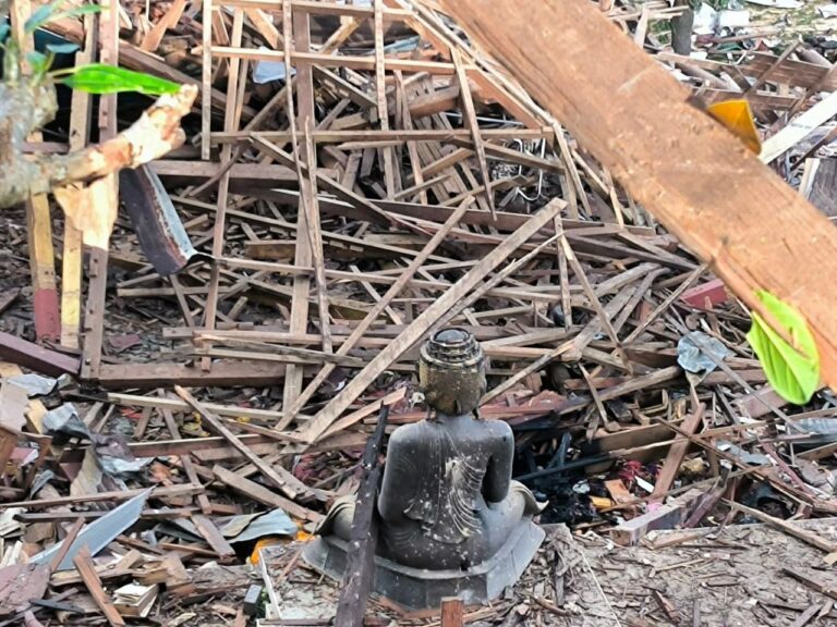 မိုင်းလုံမြို့နယ်နှင့် ကျောက်မဲမြို့နယ်တို့တွင် အကြမ်းဖက်စစ်တပ်က လေကြောင်းဖြင့် ဗုံးကြဲ တိုက် ခိုက်မှု ပြည်သူအမျိုးသား ၁ ဦးသေဆုံးပြီး ဘုန်းကြီးကျောင်းနေအိမ်အလုံး ၂၀ ကျော်ထိခိုက်ပျက်စီး