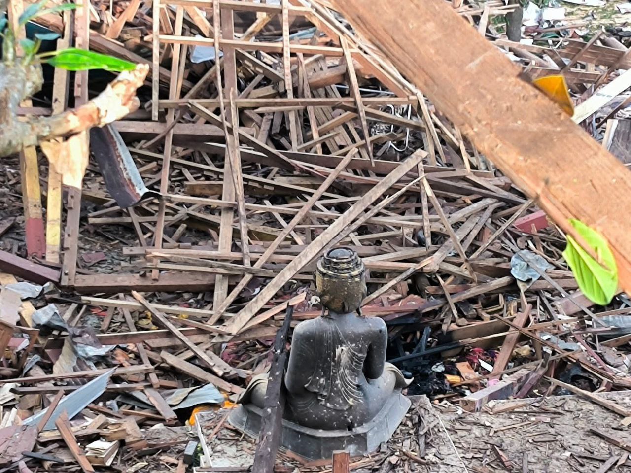 မိုင်းလုံမြို့နယ်နှင့် ကျောက်မဲမြို့နယ်တို့တွင် အကြမ်းဖက်စစ်တပ်က လေကြောင်းဖြင့် ဗုံးကြဲ တိုက် ခိုက်မှု ပြည်သူအမျိုးသား ၁ ဦးသေဆုံးပြီး ဘုန်းကြီးကျောင်းနေအိမ်အလုံး ၂၀ ကျော်ထိခိုက်ပျက်စီး