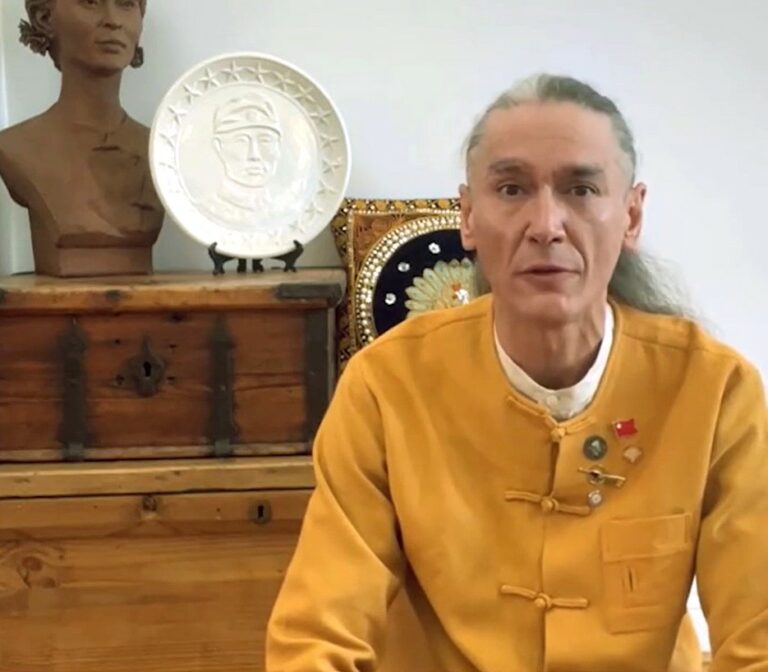မိခင်ဖြစ်သူ ဒေါ်အောင်ဆန်းစုကြည်နှင့် တိုက်ရိုင်တွေ့ဆုံခွင့်ရရှိရေး သားဖြစ်သူ ကိုထိန်လင်း တောင်းဆို၊ အကျဉ်းထောင်အတွင်း၌ သေဆုံးသွားမှာ မဖြစ်စေချင်ဟု ပြော (ရုပ်သံ)