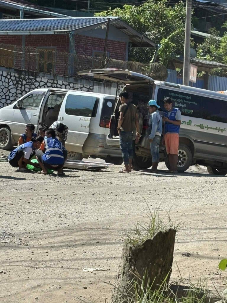 ဖားကန့်မြို့၊ မရှီကထောင်ရပ်ကွက်တွင် အသက် ၃၀ အရွယ်အမျိုးသားတစ်ဦး ပစ်သတ်ခံရပြီး၊ ဖားကန့်မြို့တွင် လူငယ် ၄၀ ခန့်ကို စစ်တပ်က ဖမ်းဆီးထား