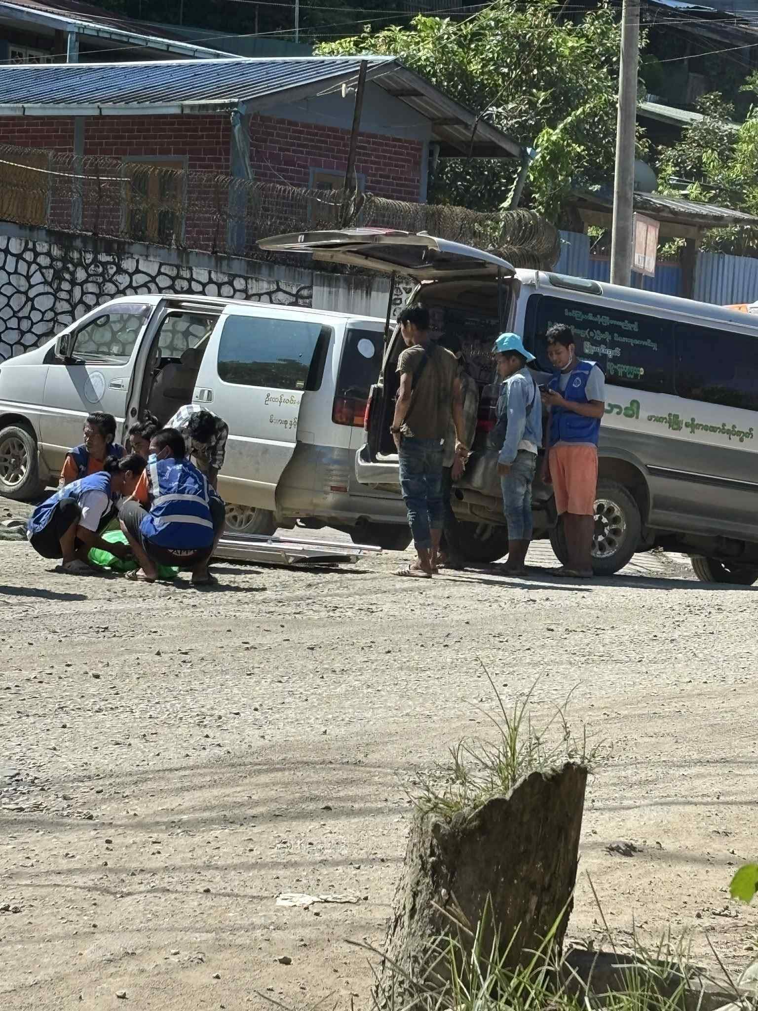 ဖားကန့်မြို့၊ မရှီကထောင်ရပ်ကွက်တွင် အသက် ၃၀ အရွယ်အမျိုးသားတစ်ဦး ပစ်သတ်ခံရပြီး၊ ဖားကန့်မြို့တွင် လူငယ် ၄၀ ခန့်ကို စစ်တပ်က ဖမ်းဆီးထား