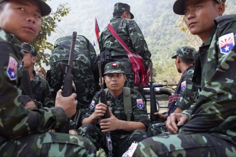 ကော့ကရိတ်မြို့နယ်တွင် စစ်တပ်က BGF တပ်နှင့်ပူးပေါင်းပြီး စစ်ကြောင်းထိုးနေမှုကြောင့် တိုက်ပွဲ ဖြစ်ပွားနေပြီး စစ်တပ်က လက်နက်ကြီးဖြင့် ပစ်ခတ်တိုက်ခိုက်မှုကြောင့် ပြည်သူများ ထိခိုက်မှုရှိ