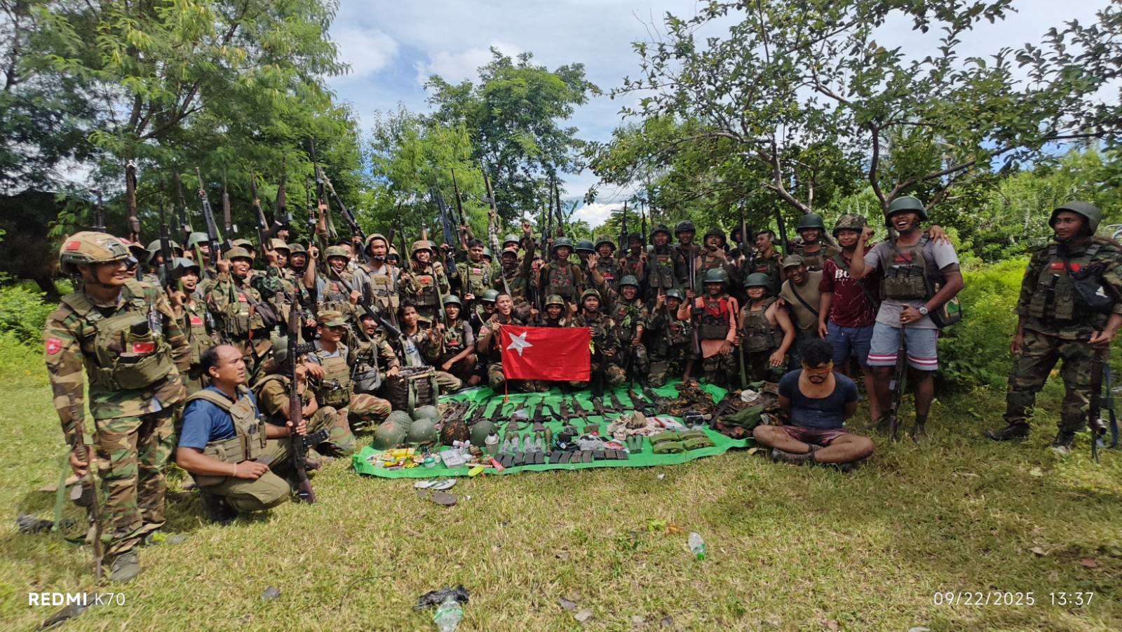 ခင်ဦးမြို့နယ်တွင် စစ်တပ် စစ်ကြောင်းကို တိုက်ခိုက်မှု ဗိုလ်မှူးအဆင့်ရှိသူအပါအဝင် အများအပြား သေဆုံးပြီး စစ်သုံ့ပန်း ၂ ဦးနှင့်အတူ လက်နက်ခဲယမ်းအများအပြား သိမ်းဆည်းရရှိ