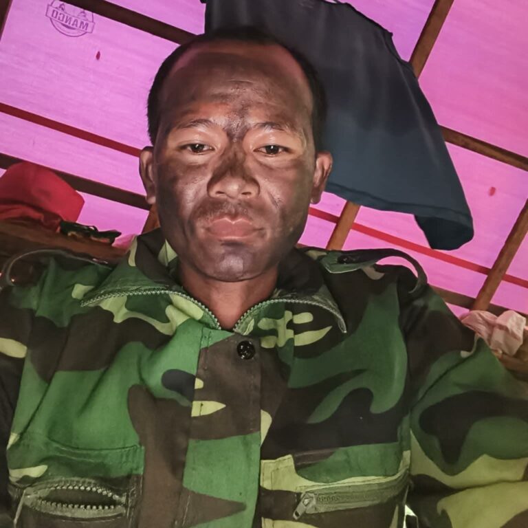 မန္တလေးခရိုင်အမှတ် ၅ တပ်ရင်းမှ တပ်ရင်းမှူး ဗိုလ်ဖောင်းဒိုင်းအပါအဝင် ရဲဘော် ၃ ဦး ဖမ်းဆီးခံရ