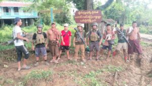 မော်လိုက်မြို့နယ်၊ တောင်းအင်စစ်တပ်စခန်းကို သေနတ်တစ်ချက်မှ မဖောက်ရပဲ သိမ်းပိုက်ရရှိ (ရုပ်သံ)