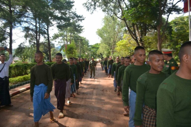 စစ်မှုထမ်းစစ်သားများအနေဖြင့် စောစီးစွာအလံဖြူထောင်လက်နက်ချရန် အာရက္ခတပ်တော် အသိပေး