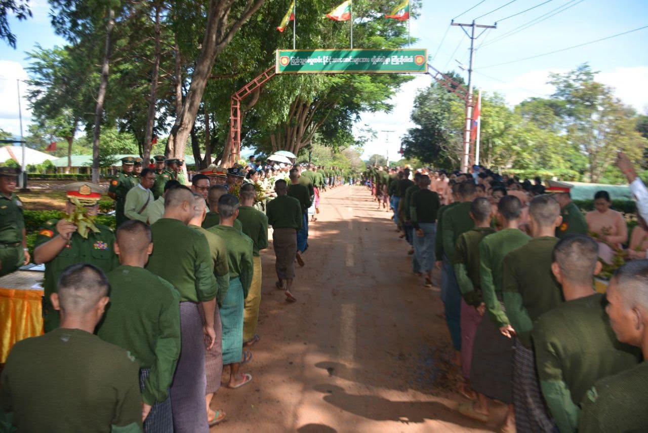 အကြမ်းဖက်စစ်တပ်က စစ်မှုထမ်း လူငယ်များကို မူးယစ်ဆေးဝါးကျွေးကာ ရှေ့တန်းစစ်မြေပြင် များတွင် သက်ရှိ စည်းရိုးများအဖြစ် အသုံးချနေ