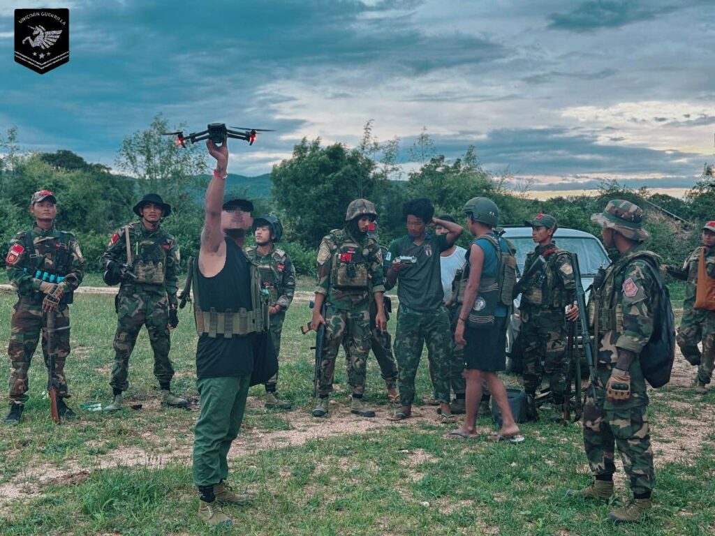 စစ်ကိုင်းမြို့အဝင် ဝါးချက်ရွာတောင်ဘက် စစ်တပ်စစ်ရေးဂိတ်ကို ဝင်ရောက်တိုက်ခိုက်မှု စစ်သားများ အားလုံး ကားဖြင့် ထွက်ပြေး၊ စစ်တပ်က လက်နက်ကြီးဖြင့် ရမ်းသမ်းပစ်ခတ်မှုကြောင့် ကလေးငယ် တစ်ဦးအပါအဝင် ပြည်သူ ၂ ဦးဒဏ်ရာရ