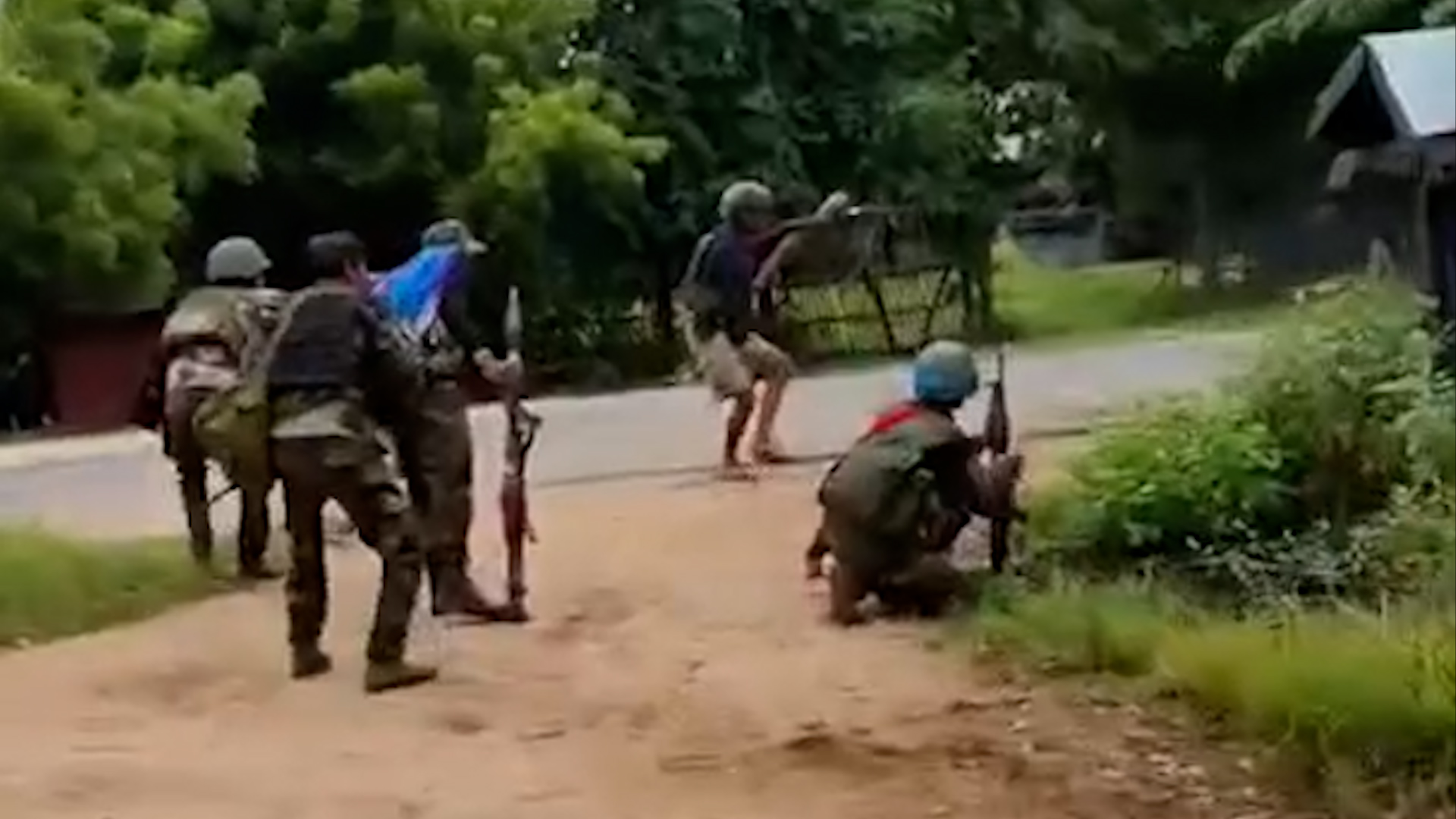 ကနီမြို့နယ်၊ ချောင်းမရွာကို ဝင်ရောက်လာသော စစ်တပ်စစ်ကြောင်းကို ၁၃ ရက်ကြာ တိုက်ခိုက်မှု စစ်သား ၁၂ ဦးသေဆုံး၊ စစ်တပ်က လေကြောင်းလက်နက်ကြီးဖြင့် တိုက်ခိုက်မှု ယင်းမာပင်ပကဖ ဒုတာဝန်ခံ ကိုနိုင်မင်း၊ ကလေးငယ် ၂ ဦးအပါအဝင် ပြည်သူ ၅ ဦးသေဆုံး
