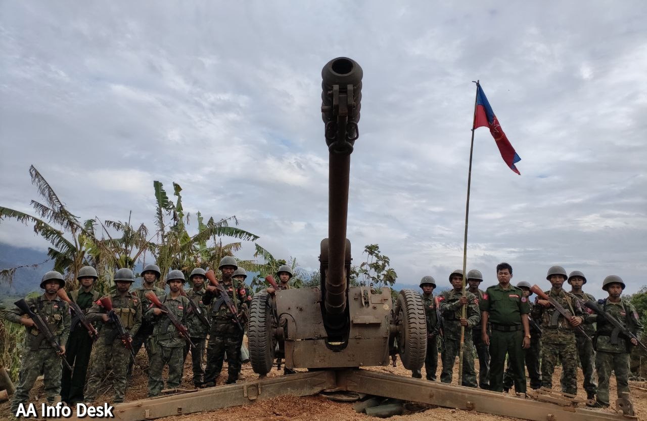 ရခိုင်ပြည်နယ်မြို့တော် စစ်တွေမြို့အနီးတွင် အကြမ်းဖက်စစ်တပ်နှင့် AA တပ်ဖွဲ့တို့ကြား လက်နက် ကြီး၊ ဒရုန်းတို့ဖြင့် အပြန်အလှန်ပစ်ခတ်နေ၊ ငဖဲမြို့နယ်၊ နတ်ရေကန်ဗျူဟာကုန်းစခန်းကိုလည်း အပြီးသတ်သိမ်းပိုက်ရရှိရန် အနည်းငယ်သာကျန်ရှိ