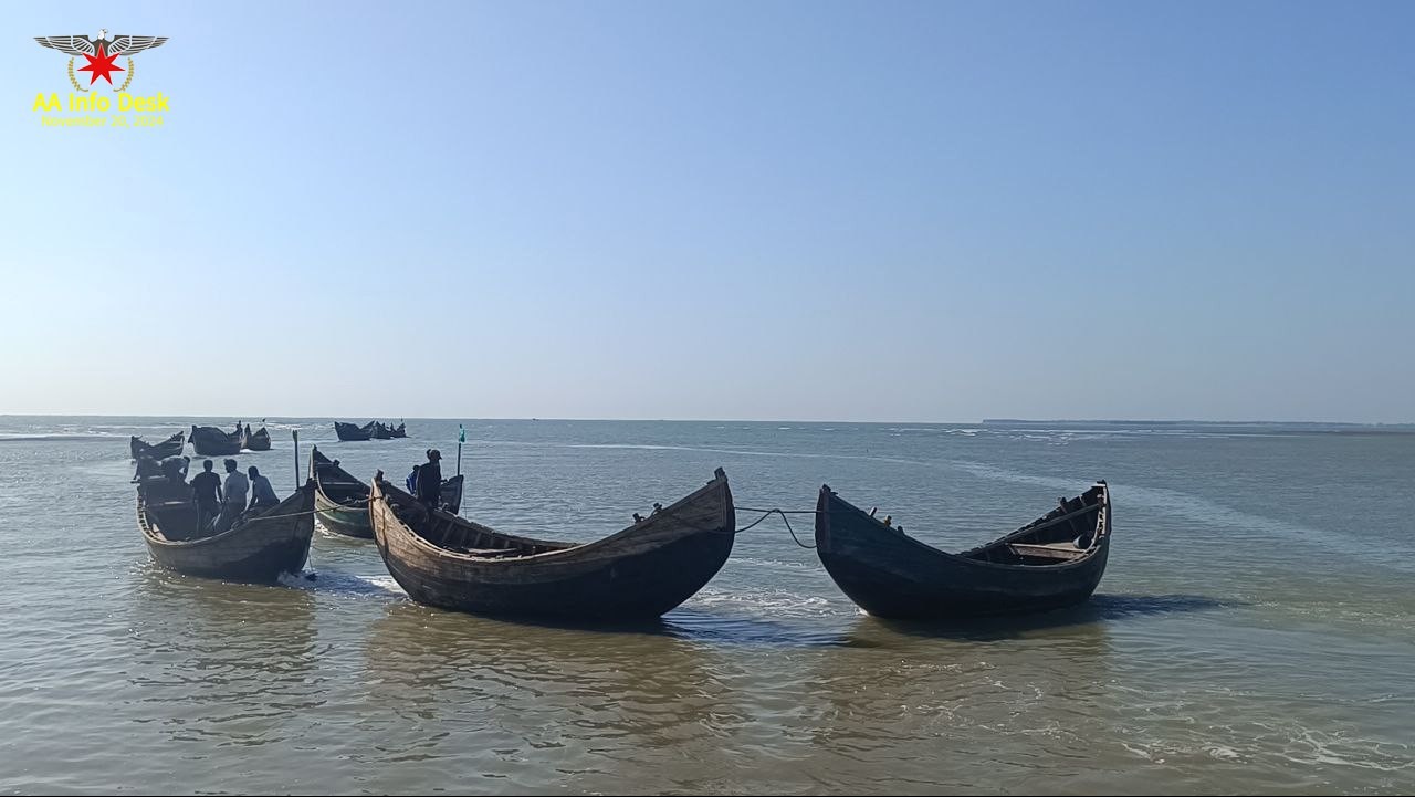 စစ်တွေ၊ ကျောက်ဖြူမြို့တို့ကို စစ်တပ်က စစ်အင်အားတိုးချဲ့နေသည့်အပြင် သံတွဲ၊ ဂွမြို့အနီး ပင် လယ်ပြင်တို့တွင်လည်း စစ်သင်္ဘောများသွားလာလှုပ်ရှားနေသဖြင့် ညအချိန် ငါးဖမ်းမှုများ မပြုလုပ် ကြရန် AA တားမြစ်