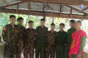 ကျောက်ကြီးမြို့နယ် ခလရ ၇၅ တပ်ရင်းမှ စစ်မှုထမ်းတပ်သား ၇ ဦး အလင်းဝင် ၊ အလင်းဝင်သူများ အနက် ၂ ဦးမှာ မတရားဖမ်းဆီးခံရပြီး ရောင်းစားခြင်းခံရ