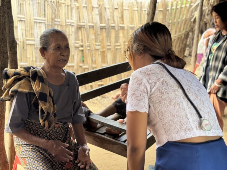 CRA တပ်ဖွဲ့အနေဖြင့် ဆေးဌာနကြီးဖွင့်လှစ်ကာ ပြည်သူများကို ကူညီစောင့်ရှောက်လျက်ရှိပြီး တပ်ဖွဲ့ မှ ပြုလုပ်လျက်ရှိသော ကမ်ပိန်းတွင် ပါဝင်ကူညီပေးကြပါရန် မေတ္တာရပ်ခံ