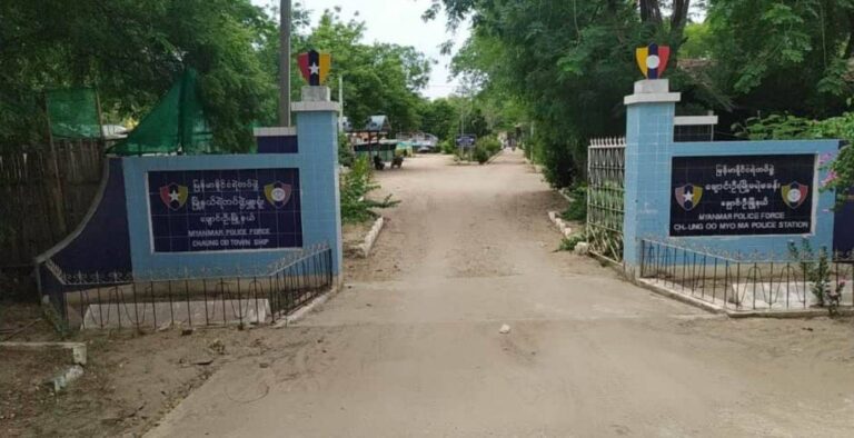 ချောင်းဦးမြို့မရဲစခန်းကို လက်နက်ကြီး၊ ဒရုန်းတို့ဖြင့် တိုက်ခိုက်မှု စစ်သား ၅ ဦးသေုံးပြီး ကားဂိုဒေါင် ပျက်စီး