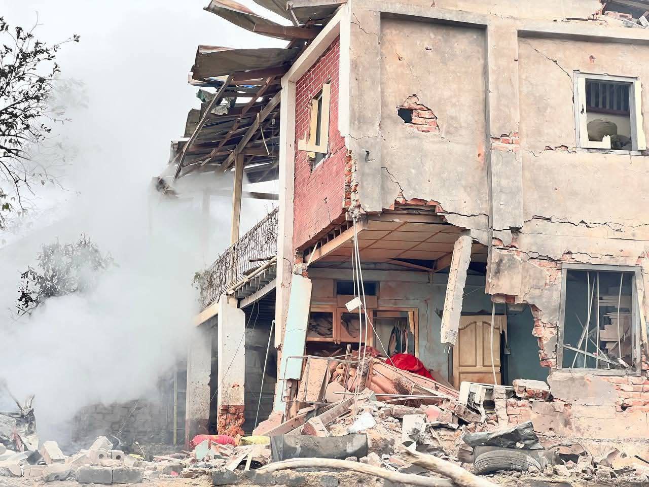 သီတင်းကျွတ်လပြည့်နေ့ဖြစ်သော်လည်း ဖက်ဆစ်စစ်တပ်က နမ္မတူမြို့ကို လေကြောင်းဖြင့် ဗုံးကြဲတို က်ခိုက်မှု နေအိမ် ၆ လုံးထက်မနည်းပျက်စီး