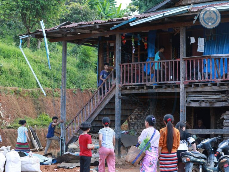 နမ့်ဆန်မြို့နယ်၊ အုမ်းစွမ်းကျေးရွာကို အကြမ်းဖက်စစ်တပ်က ဂျက်ဖိုက်တာဖြင့် ဗုံးကြဲတိုက်ခိုက်မှု အသက် ၁၆ နှစ်အရွယ် အမျိုးသမီး တစ်ဦးသေဆုံးပြီး ကလေးငယ်အပါအဝင် ပြည်သူ ၅ ဦး ဒဏ်ရာရ