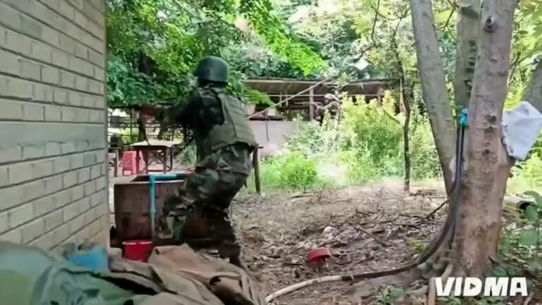 အရာတော်မြို့နယ်၊ မင်းရွာဘက်သို့ ဝင်ရောက်လာသော စစ်တပ်စစ်ကြောင်းကို တိုက်ခိုက် (ရုပ်သံ)