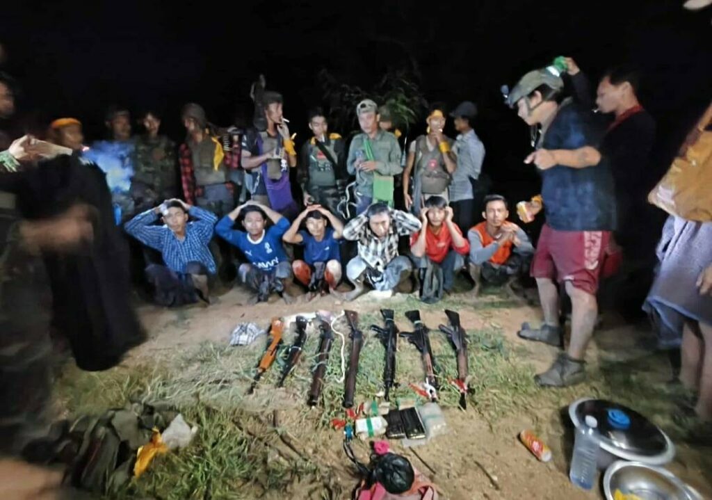 ကန့်ဘလူမြို့နယ်၊ အုန်းတောရွာ ပျူစောထီးကင်းစခန်းကို တိုက်ခိုက်သိမ်းပိုက်မှု ၂ ဦး သေဆုံးပြီး ၆ ဦးအရှင်ဖမ်းမိ (ရုပ်သံ)