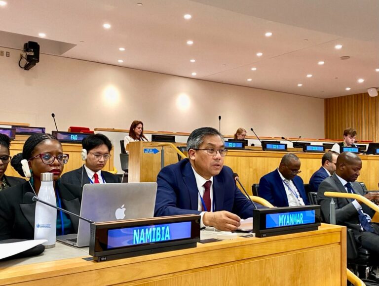 မြန်မာနိုင်ငံတွင် လူလတ်တန်းစား ပျောက်ကွယ်လုနီးပါးဖြစ်နေပြီး မြို့ပြဆင်းရဲ မွဲတေမှုနှုန်းမြင့်တက် လာ၊ လူဦးရေ ၃ ဒသမ ၆ သန်း ပြည်တွင်းနေရပ်စွန့်ခွာထွက်ပြေးနေရ