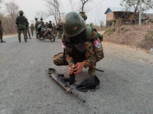တော်လှန်ရေးအင်အားစုအသီးသီးအနေဖြင့် လူထုမျက်နှာကို ငဲ့ကာ ကွဲပြားသောအမိန့်ပေးကွပ်ကဲမှု၊ တပ်အင်အားပြန့်ကြဲမှု၊ ဘဏ္ဍာရေးလေလွင့်မှုများကို အကျစ်လစ်ဆုံးပေါင်းစည်းကာ တညီတညွတ် တည်းတိုက်ပွဲဝင်ကြရမည့်ကာလရောက်ရှိနေပြီဟု PRA – Magway ပြော