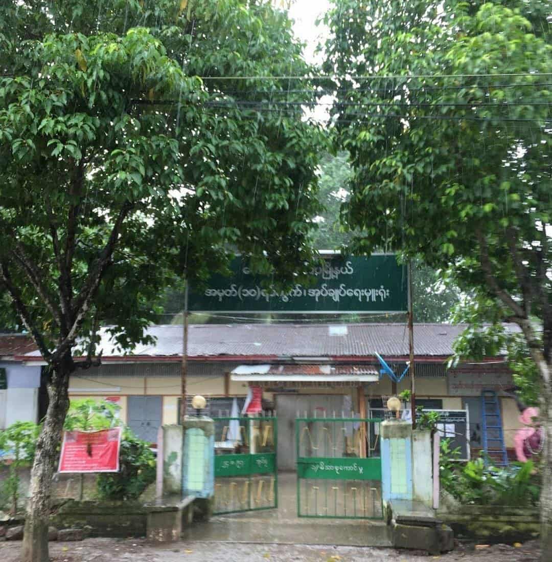 တောင်ဥက္ကလာပမြို့နယ်၊ အမှတ် ၁၀ ရပ်ကွက်အုပ်ချုပ်ရေးမှူးရုံး၌ ရဲ၊ ပျူစောထီးများ ကင်းလှည့် ထွက်ရန် ပြင်ဆင်နေစဉ် လက်ပစ်ဗုံး၊ မိုင်းများဖြင့် တိုက်ခိုက်မှု ၃ ဦးသေဆုံးနိုင်