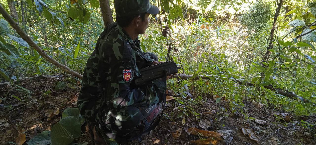 အုတ်ဖိုမြို့နယ်တွင် စစ်တပ်စစ်ကြောင်းကို ခုခံတိုက်ခိုက်မှု ၃၄ နာရီခန့်ကြာမြင့်ခဲ့ပြီး အပြင်းအထန် တိုက်ပွဲ ၄ ကြိမ်ဖြစ်ကာ စစ်သား ၇ ဦးထက်မနည်းသေဆုံး