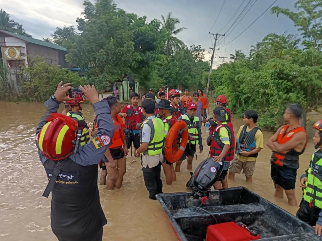 နေပြည်တော်၊ လယ်ဝေးမြို့နယ်တွင် မိုးသည်းထန်စွာရွာသွန်းပြီး ရေနစ်မြုပ်မှုကြောင့် ကျေးရွာနေ ပြည်သူအချို့ ရွှေ့ပြောင်းပေးရ